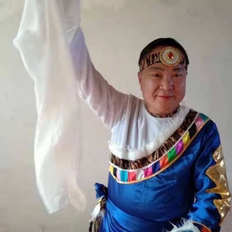 走在冷风中的第一张照片--永泰相亲网